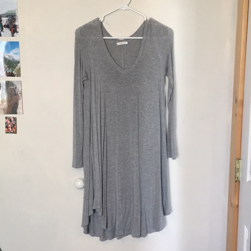 Long sleep grey flowy dress